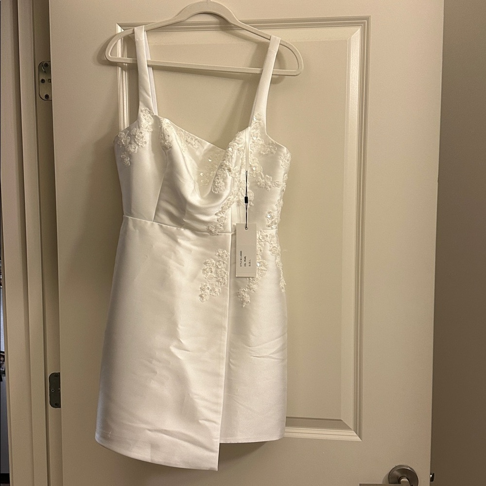 Elegant White Sleeveless Dress